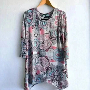 Women’s size large teal, pink, and white paisley polyester tunic.
